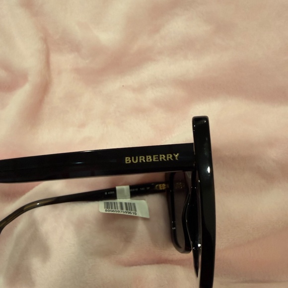 Burberry Sunglasses - Picture 5 of 5
